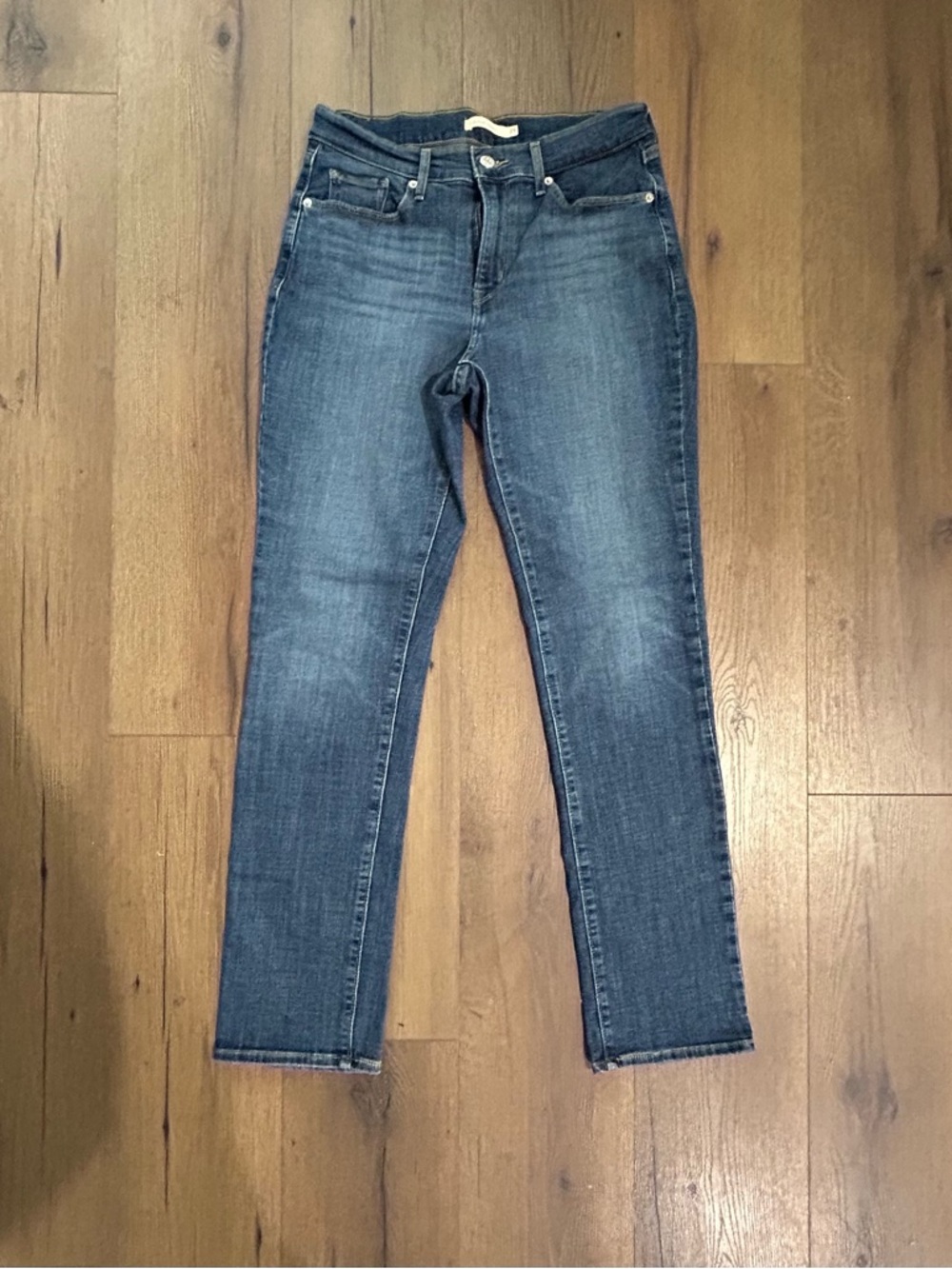 Levi's Women's Straight Leg Jeans in Medium Blue